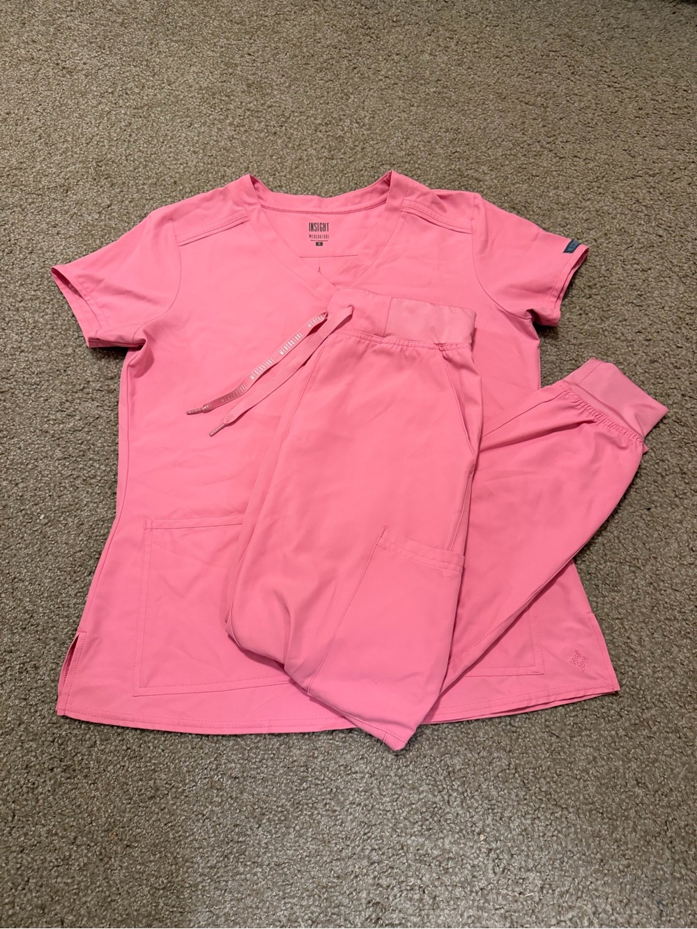 Med Couture Women's Pink V-Neck Scrub Top & Jogger Pants Set